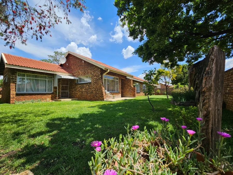 3 Bedroom Property for Sale in Miederpark North West